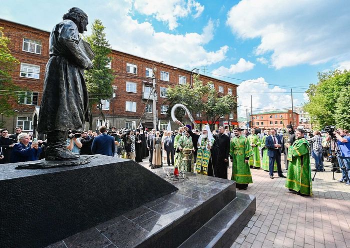 Святейший Патриарх Кирилл освятил мемориальный комплекс в Сергиевом Посаде