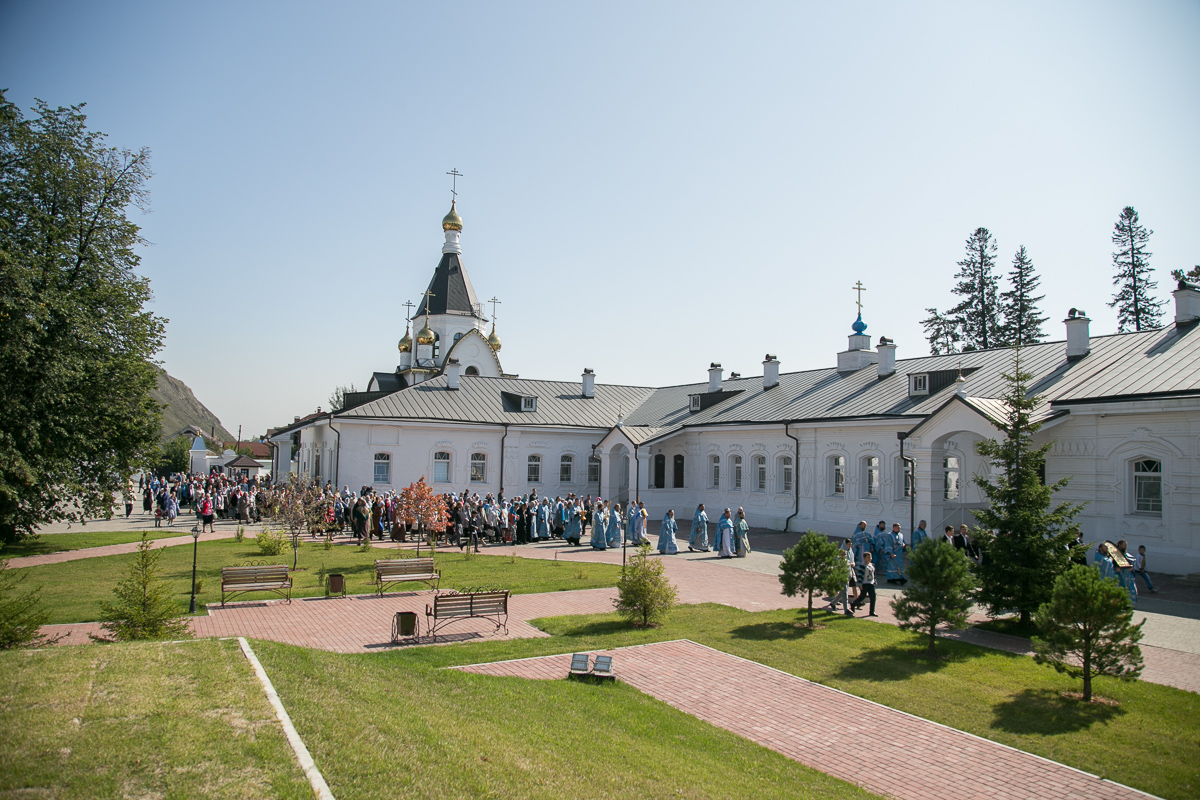 Мужской монастырь в красноярске на удачном фото