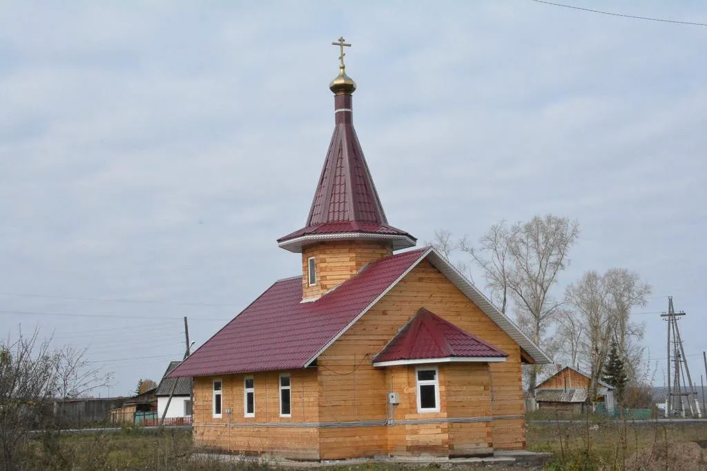 Храм великомученика и целителя Пантелеимона в с. Сахапта