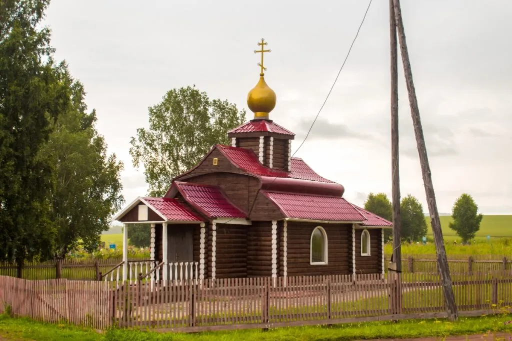 Храм Новомучеников и Исповедников Российских при городском кладбище в г. Ужуре