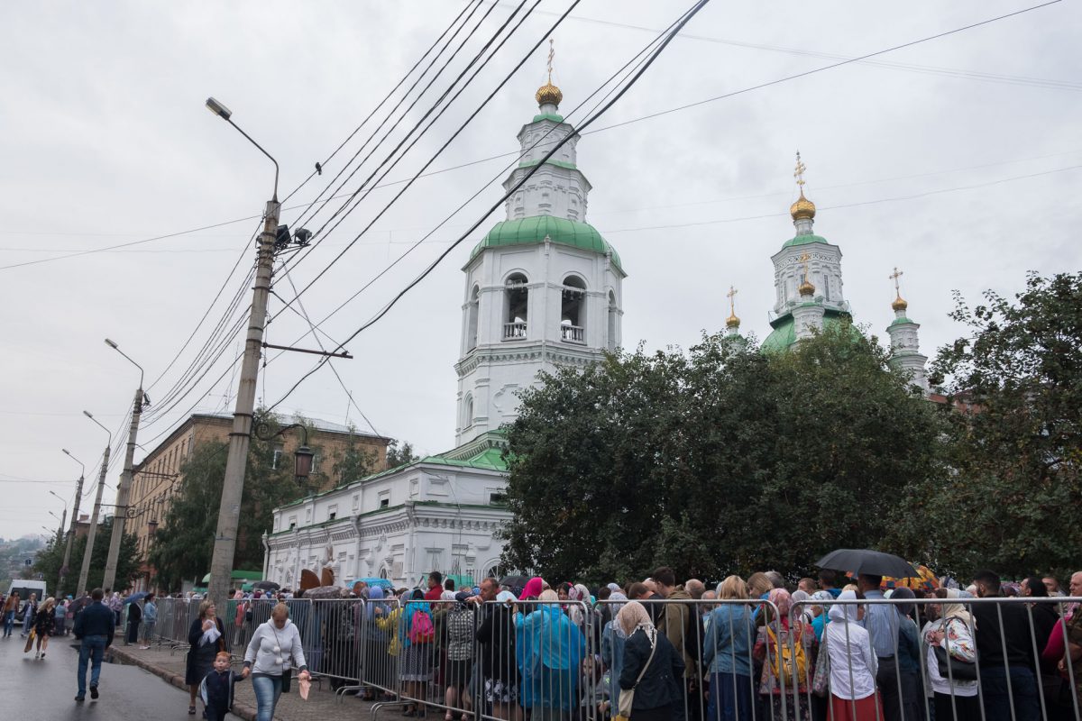 Покров красноярск. Свято-Покровский кафедральный собор Красноярск события. Церковь Красноярске святому Спиридону. Красноярск мощи Спиридона.