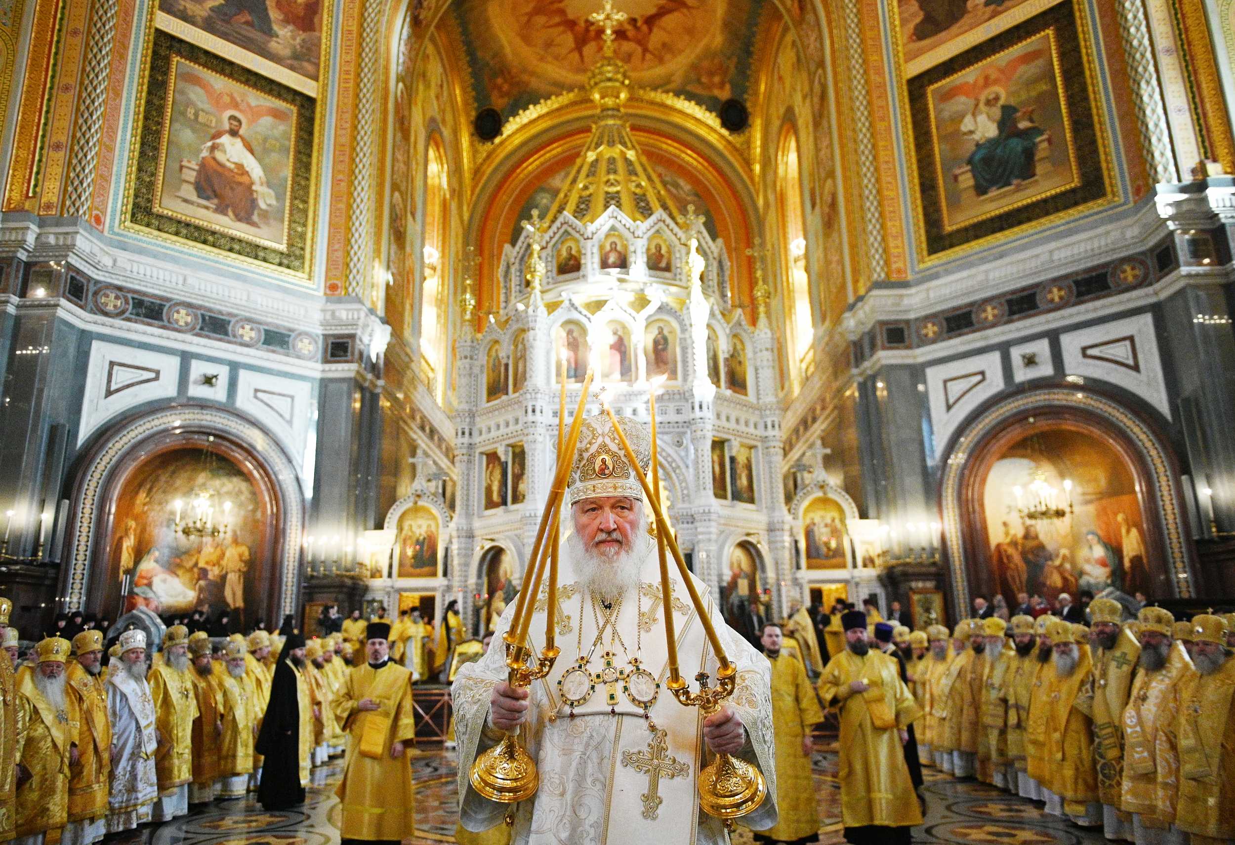 Православное церковное богослужение. Патриарх на службе в храме Христа Спасителя.
