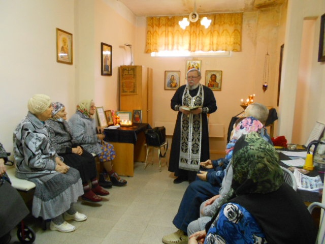 Святые Таинства Церкви совершили в красноярском пансионате «Ветеран»