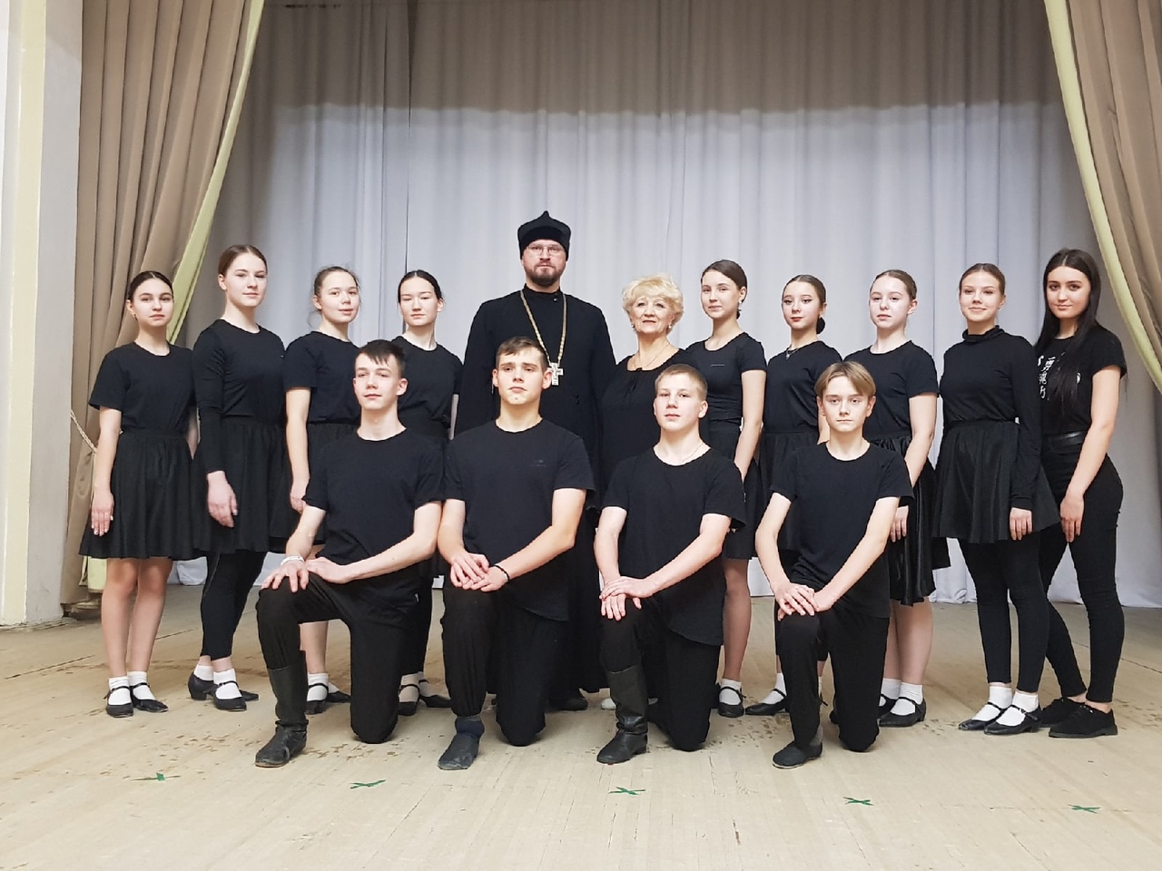 Железногорские танцевальные коллективы получили награды от благочинного