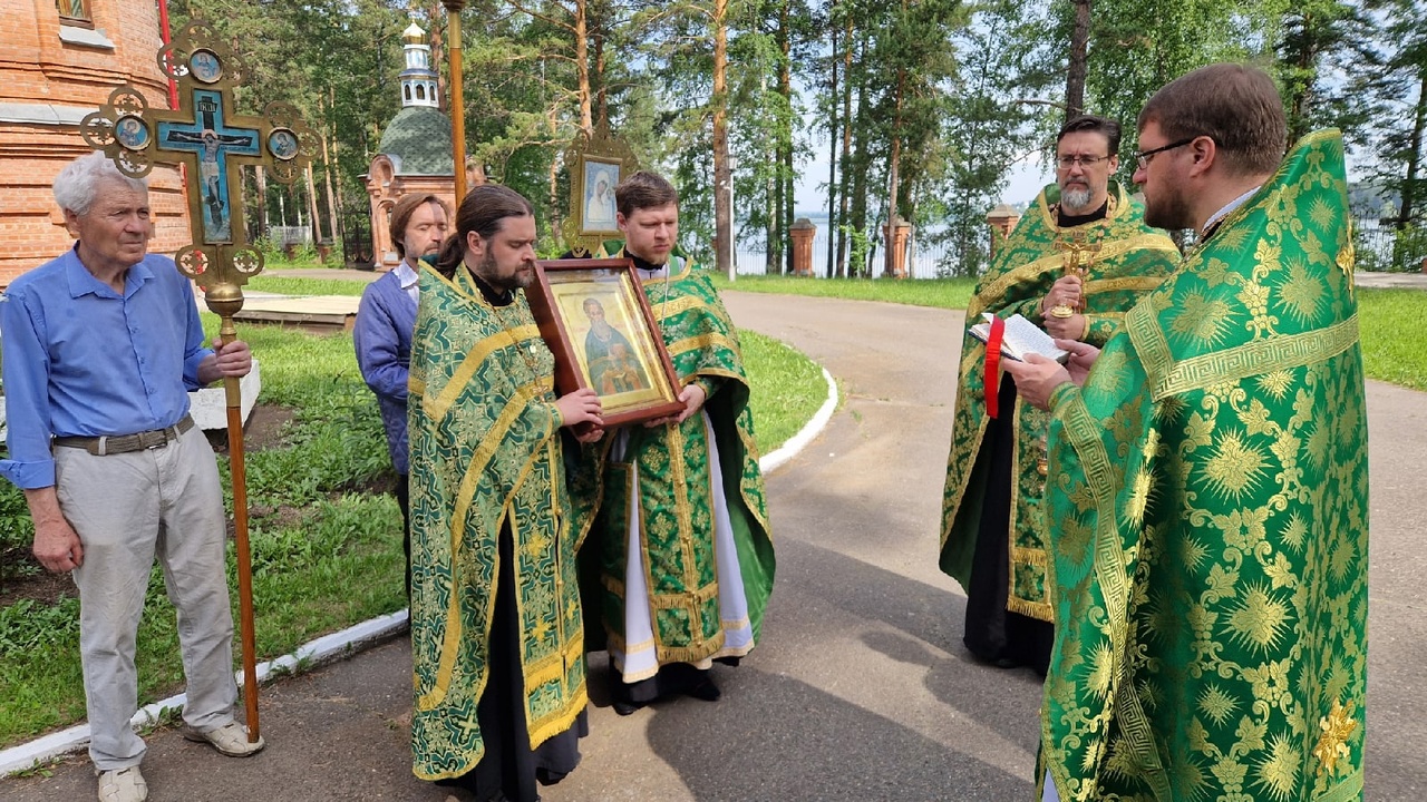 Храм архангела михаила отрожка. Ряса Святого праведного Иоанна Кронштадтского. Собор Михаила Архангела Архангельск. Собор Михаила Архангела Бронницы. Храм Михаила Архангела Щурово.