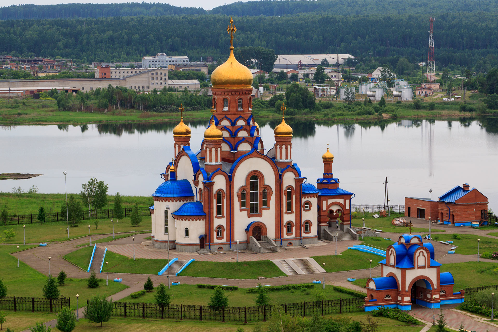 Погода город зеленогорск красноярский край на неделю. Церковь Зеленогорск Красноярский край.