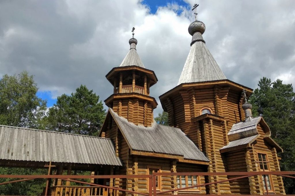 Дивногорский храм предоставил экспонаты для выставки в художественном музее