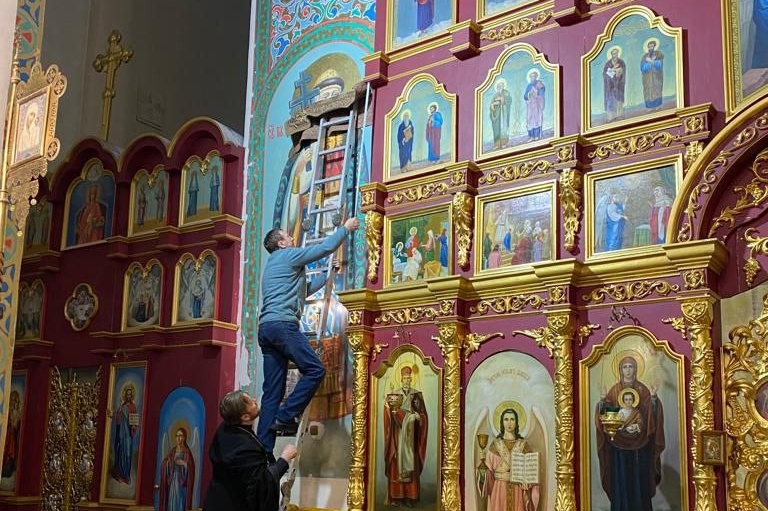 В шарыповском храме будет отреставрирован центральный иконостас