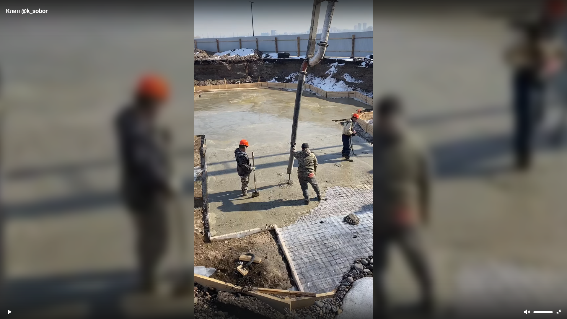 На месте будущего храма Иоакима и Анны на Стрелке в Красноярске начали заливать фундамент