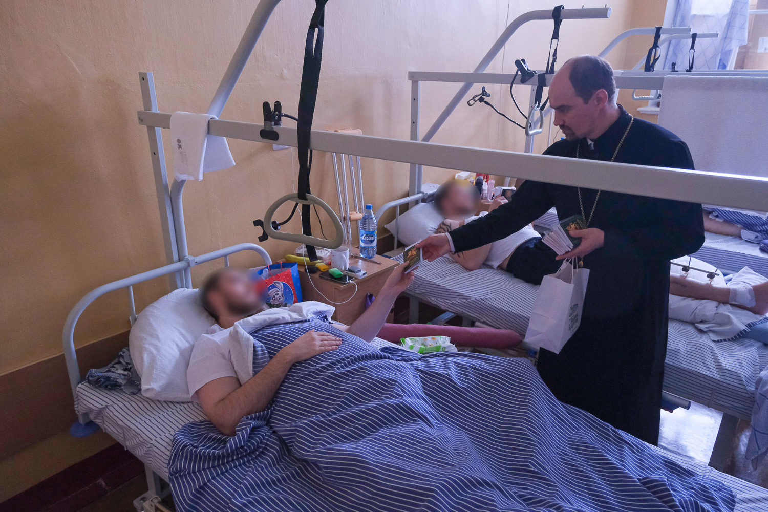 После госпиталя на сво. Красноярский военный госпиталь. Раненые в военном госпитале.