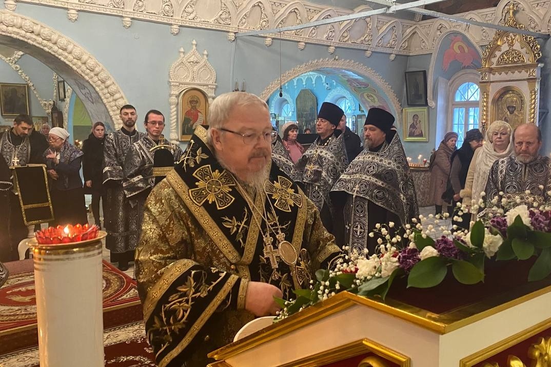 Глава Красноярской митрополии возглавил утреню в Покровском кафедральном соборе