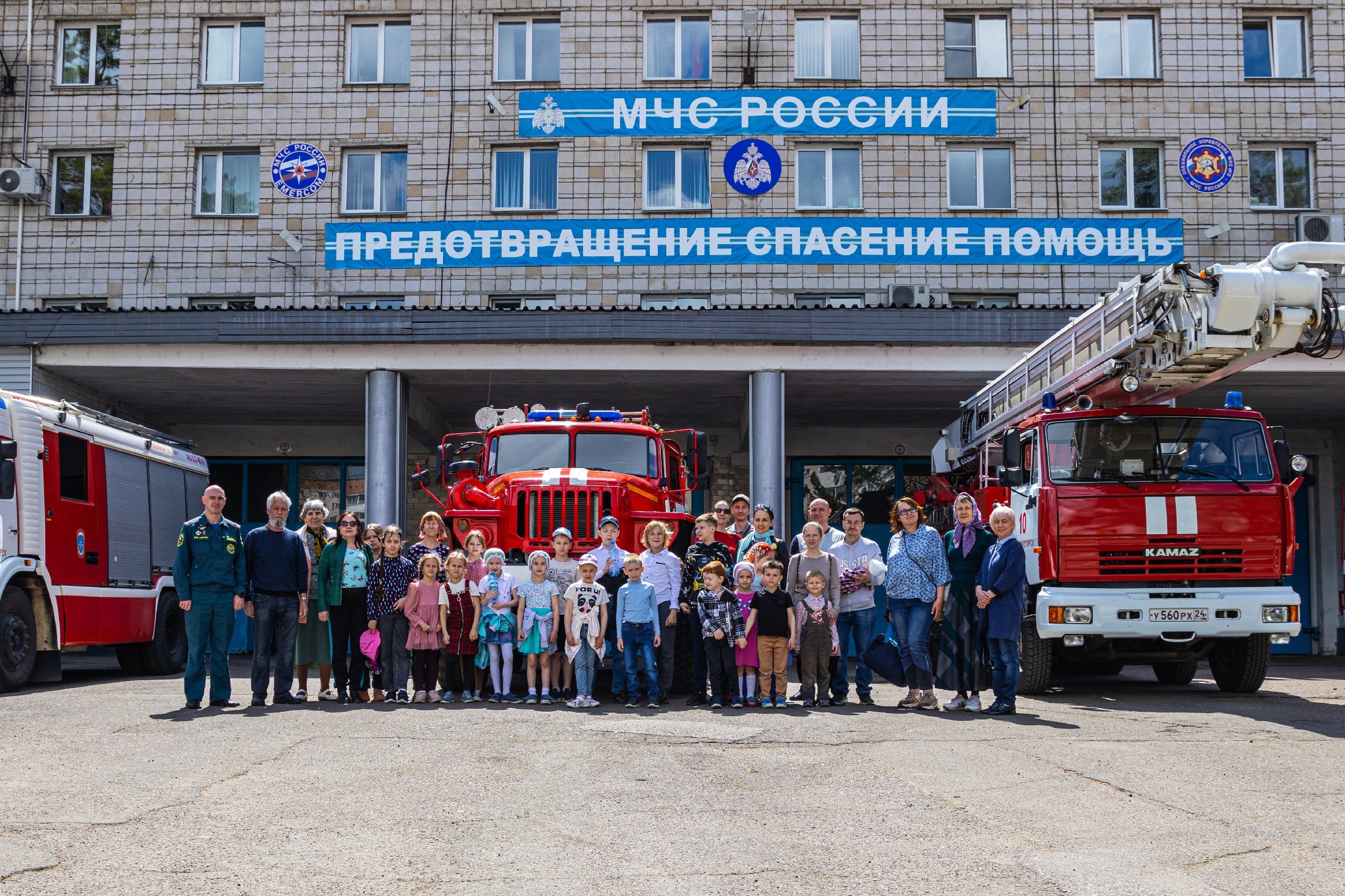 Железногорский священник организовал экскурсию пожарной части для учеников воскресной школы  