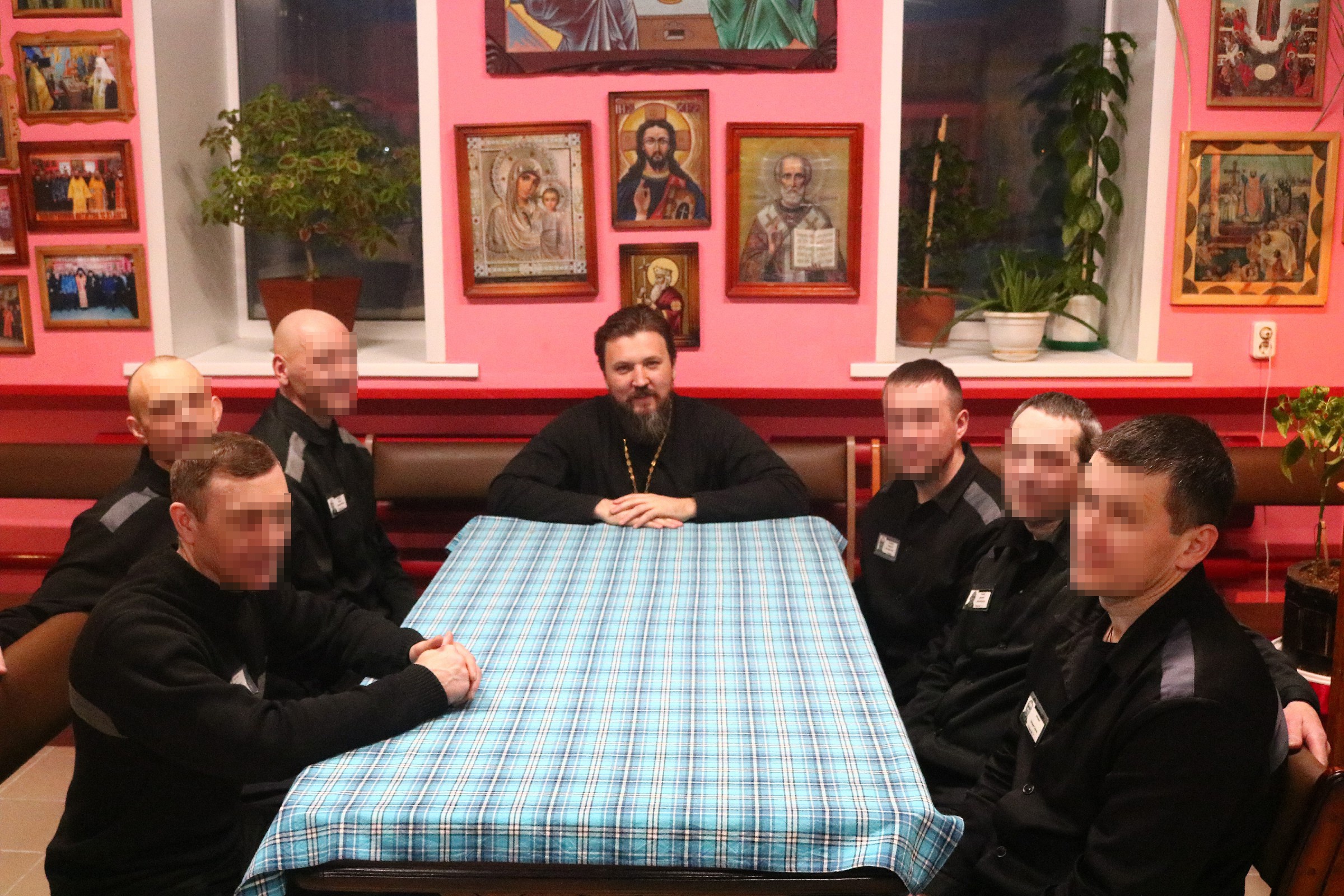 Красноярский священник посетил заполярные пенитенциарные учреждения