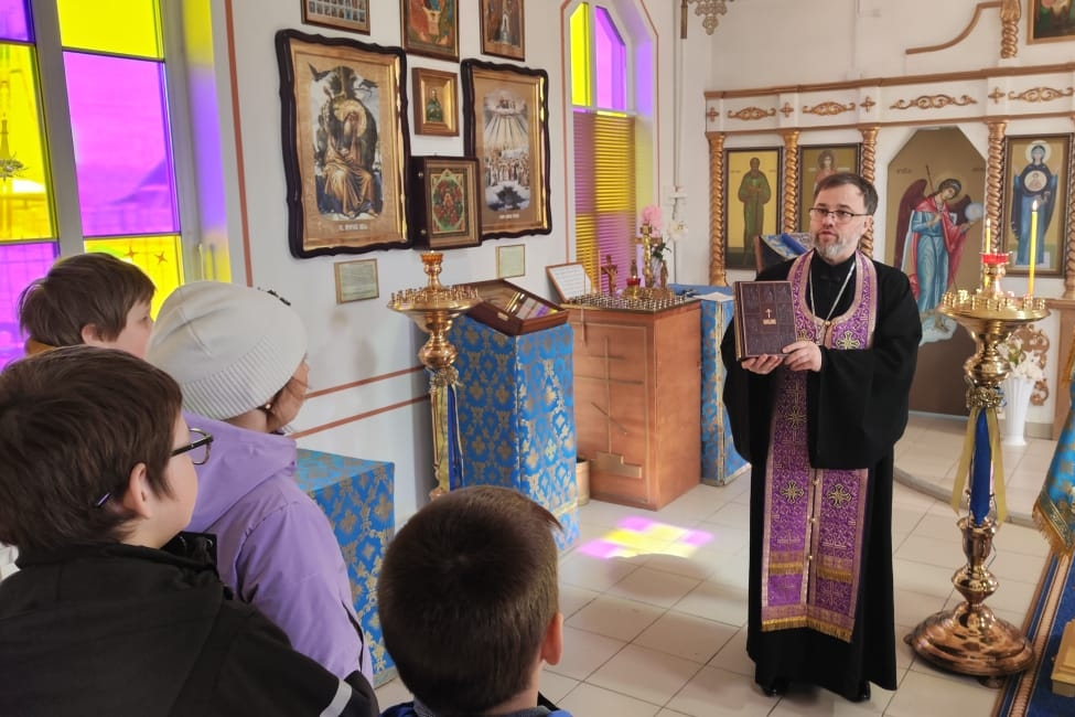 В селе Родники школьники посетили храм в рамках модуля «Основы православной культуры»