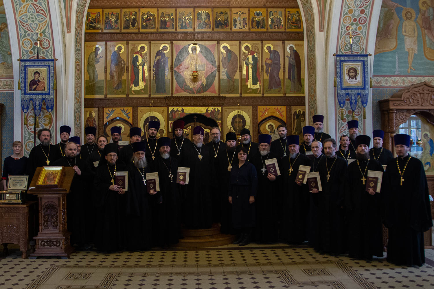 Владыка Пантелеимон вручил образовательные сертификаты священникам