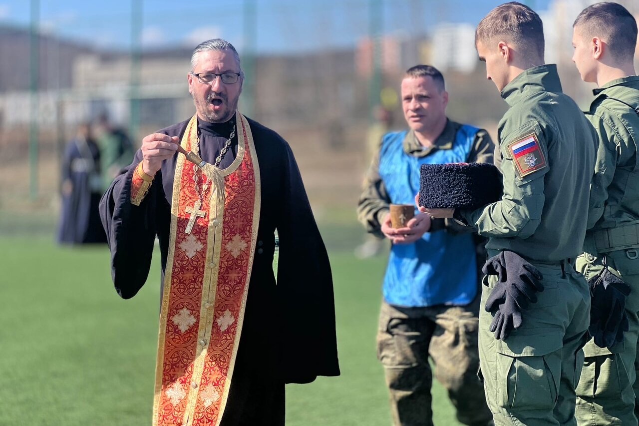 Красноярский священник посетил войсковой этап Всероссийской военно-спортивной игры «Казачий сполох»