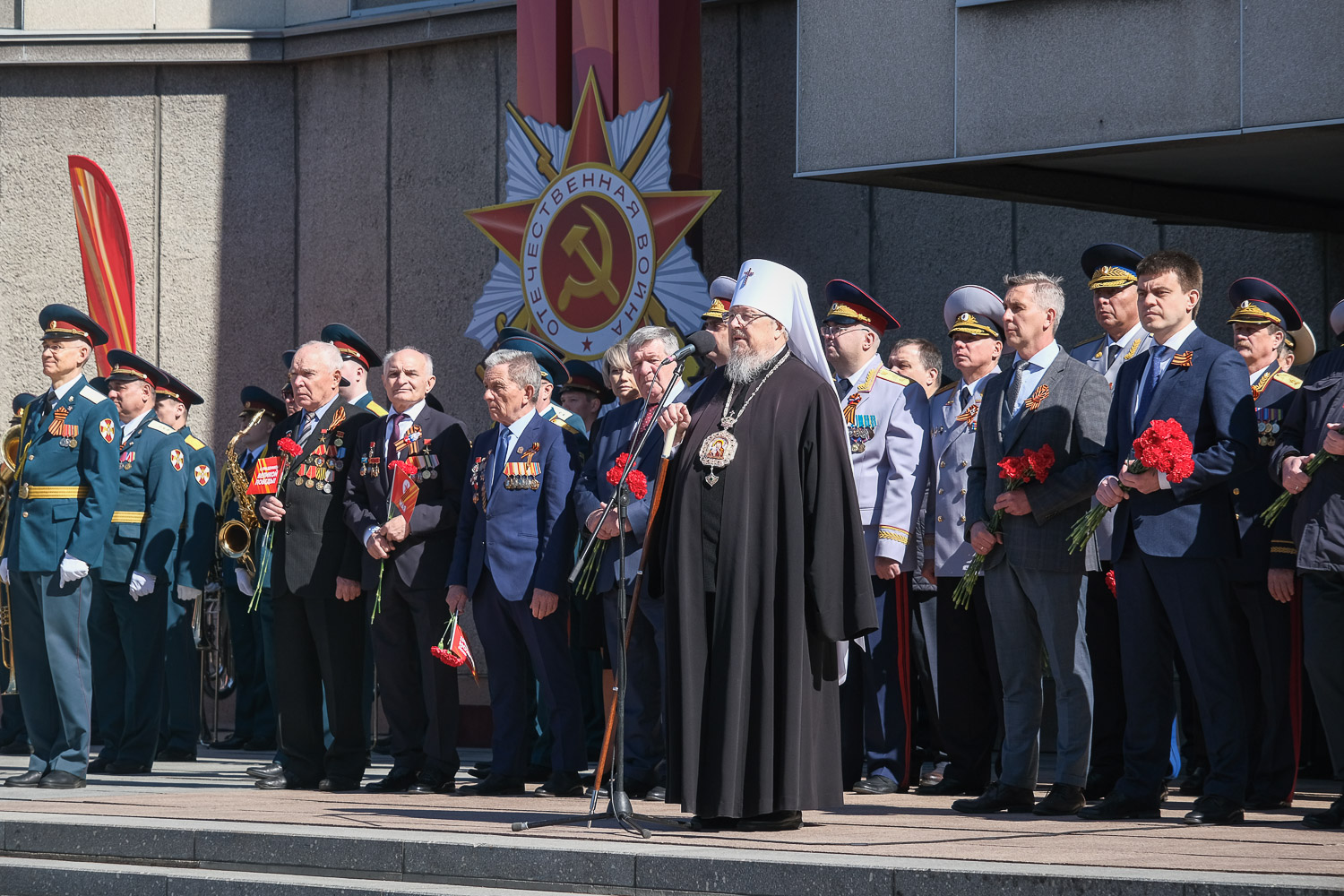 Глава Красноярской митрополии поздравил красноярцев с Днём Победы на торжественном митинге