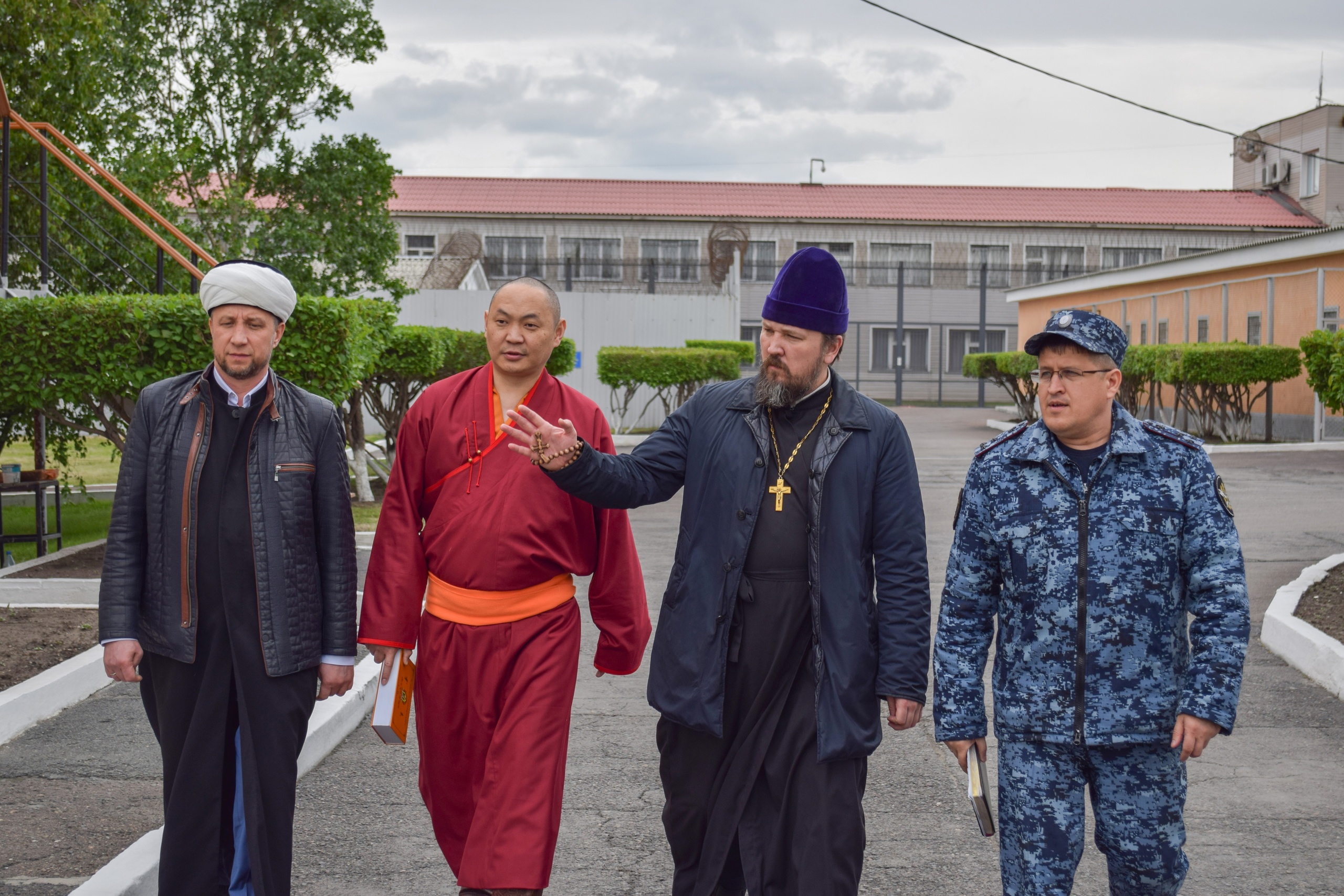 Красноярский священник посетил ИК-17 в составе межрелигиозной группы