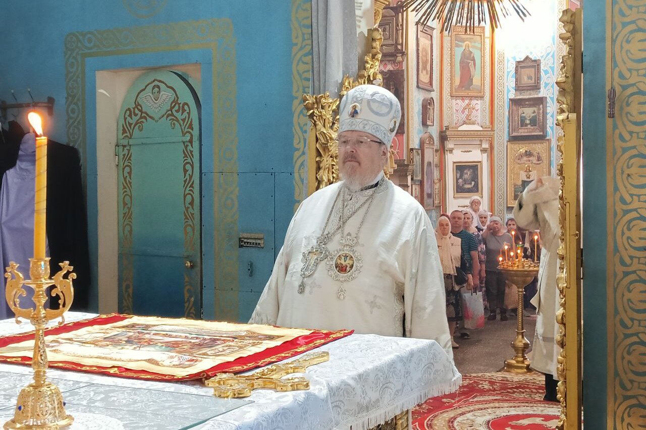 Глава Красноярской митрополии совершил Божественную литургию в ачинском Казанском соборе