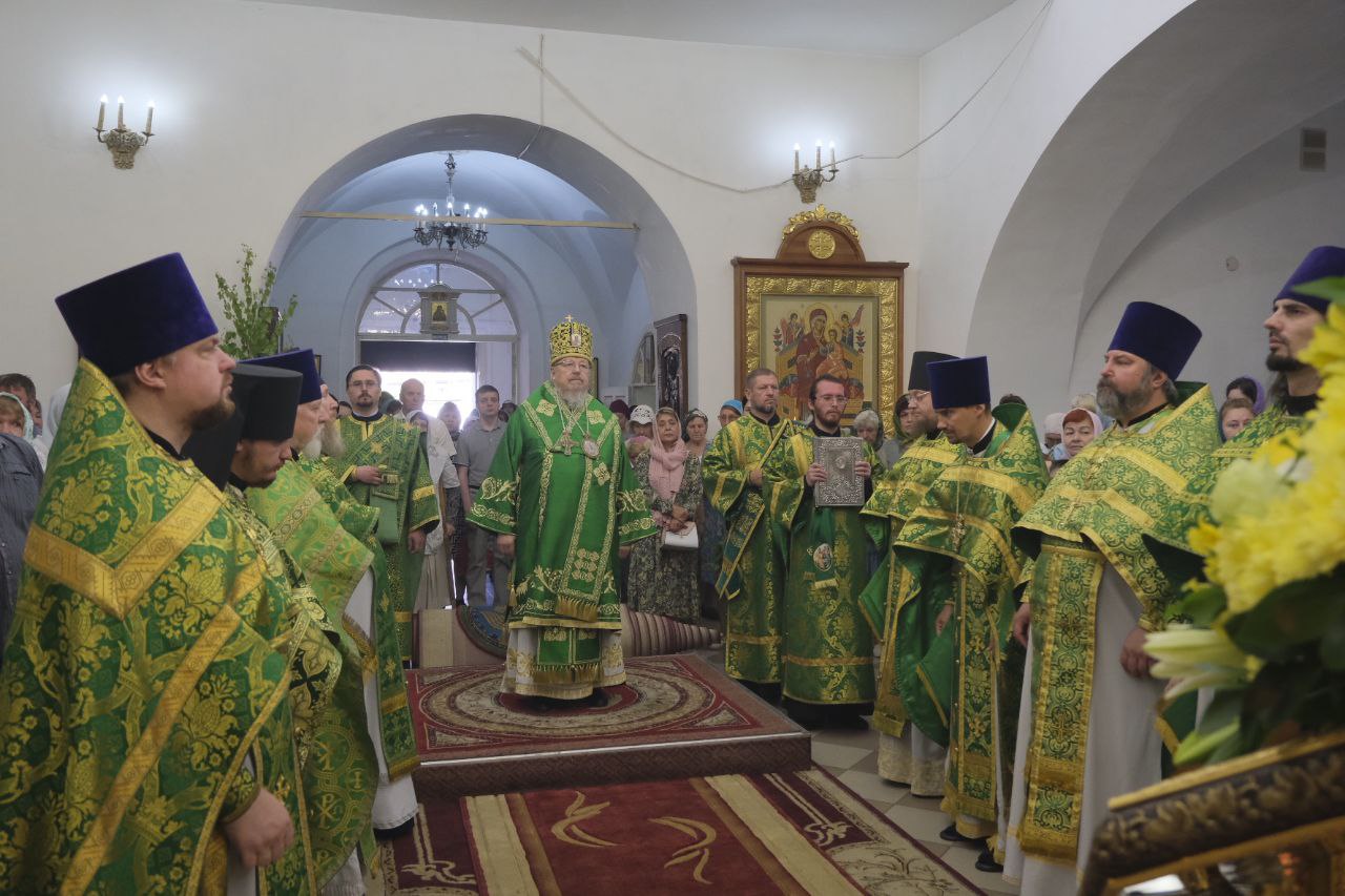 Глава Красноярской митрополии совершил Литургию в Свято-Троицком соборе города Канска