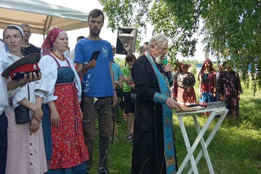 Краевой фольклорный фестиваль в Бородине «Розанцвет» начался с молебна