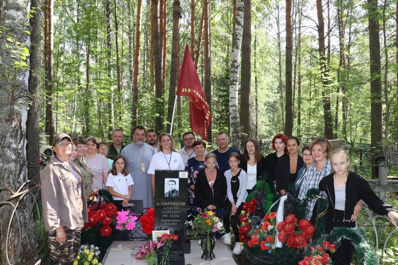 Красноярский священник посетил могилы солдат ВОВ, которые вернулись на малую Родину с помощью поисковых отрядов
